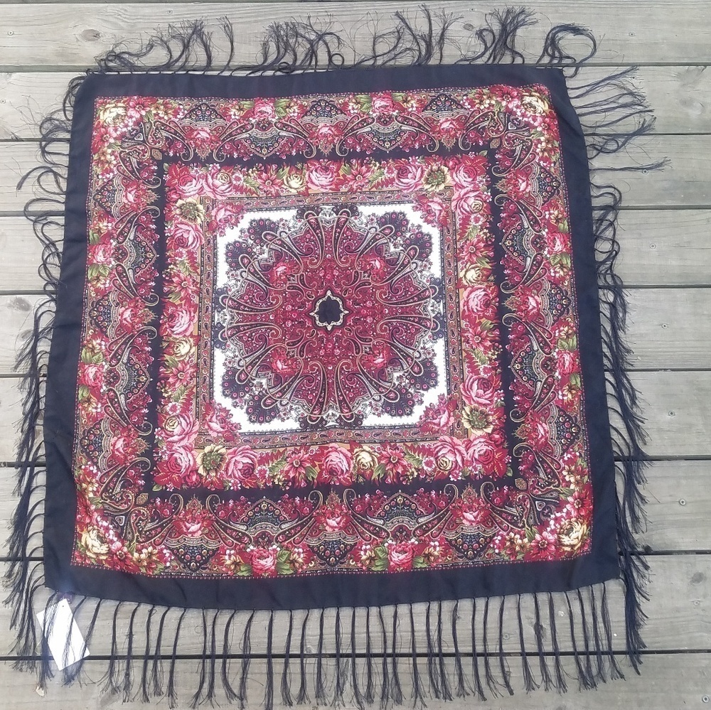 Iijiatok fringed scarf